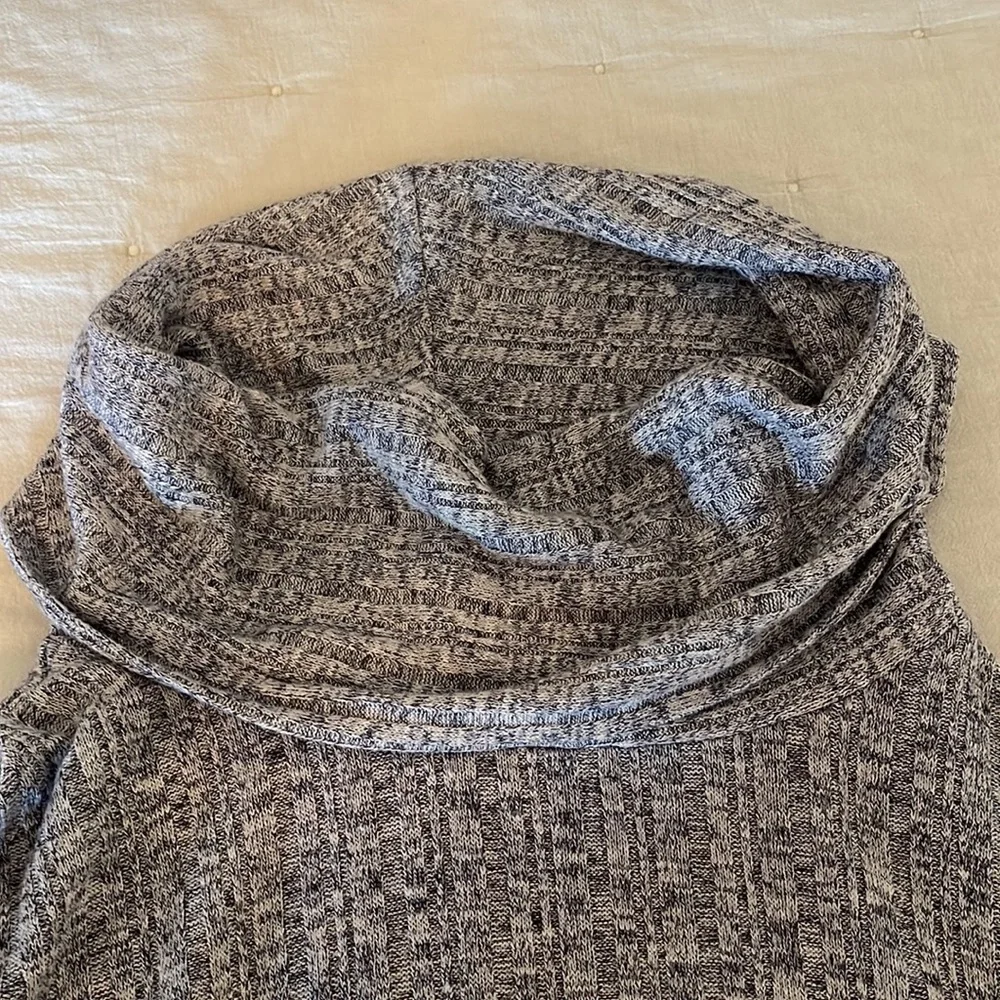 Anthropologie Sweater ✨ Size Large Long Sleeve Cowl Neck // Gray - Picture 9 of 11